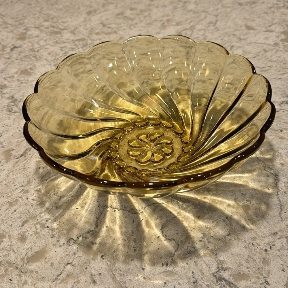 VINTAGE 70’s~HAZEL ATLAS AMBER GLASS~SERVING SALAD BOWL~CAPRI SWIRL PATTERN~G22